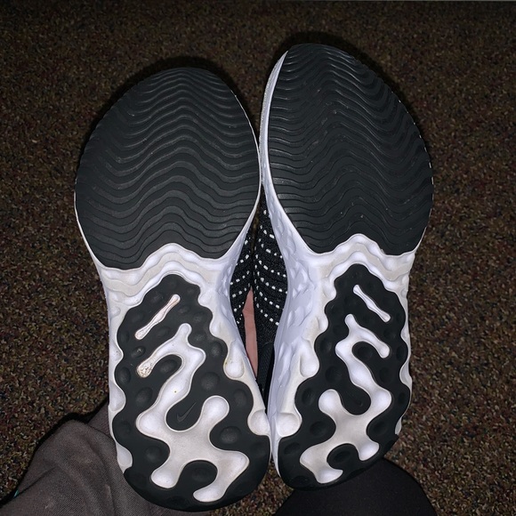 COPY - Nike React Phantom Run Flyknit 2 Black White Women’s size 7 - Picture 4 of 4